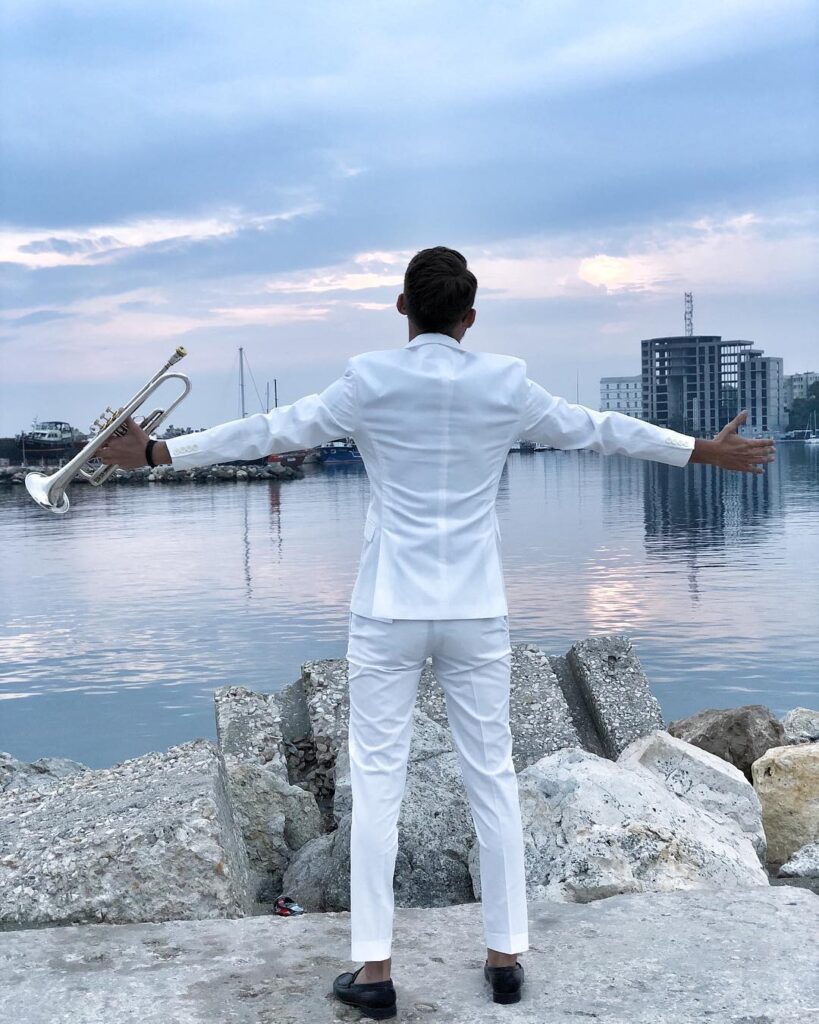 49145520_10205245416130412_5133866978338930688_n-1